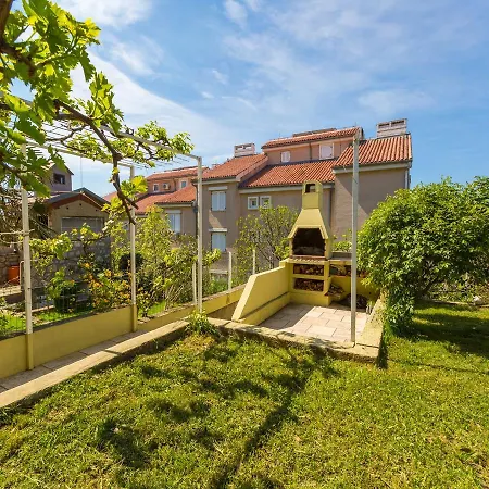 Elvira Apartman *