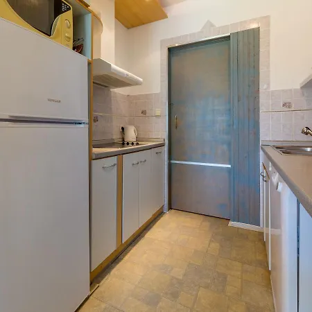 Elvira Apartman *