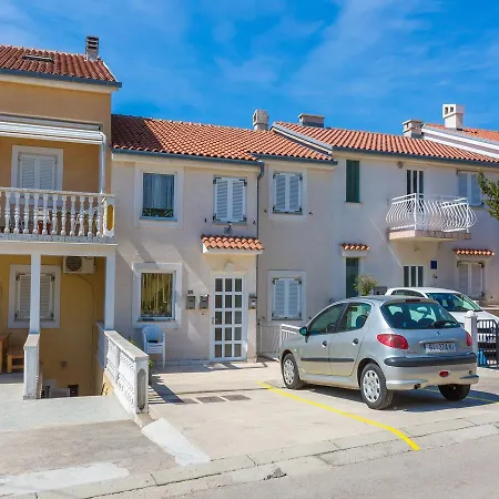 Elvira Apartman *