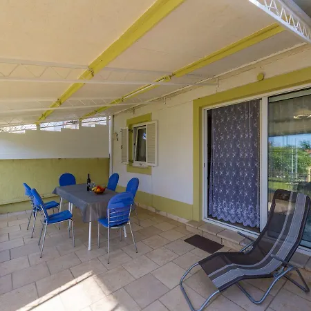 Elvira Apartman
