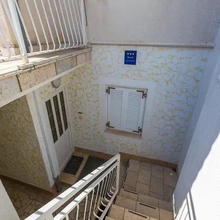 Elvira Apartman *