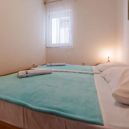 Elvira Apartman *
