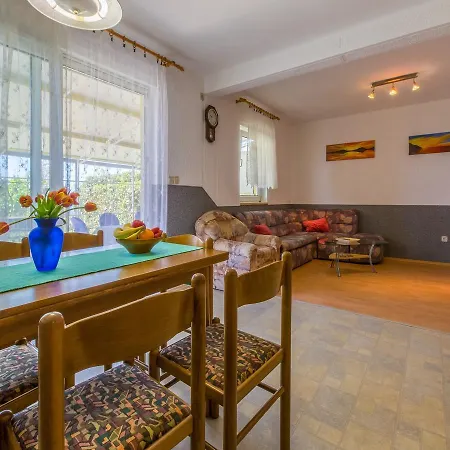 Elvira Apartman